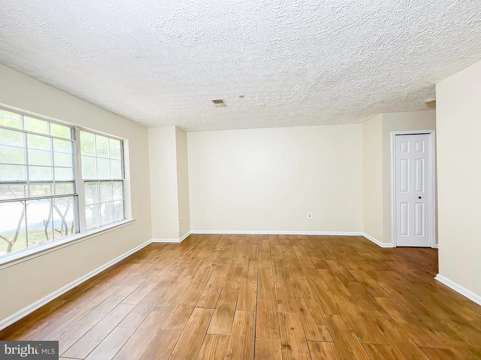 Hill Oaks Condo Phase 1-13 — Photo 4