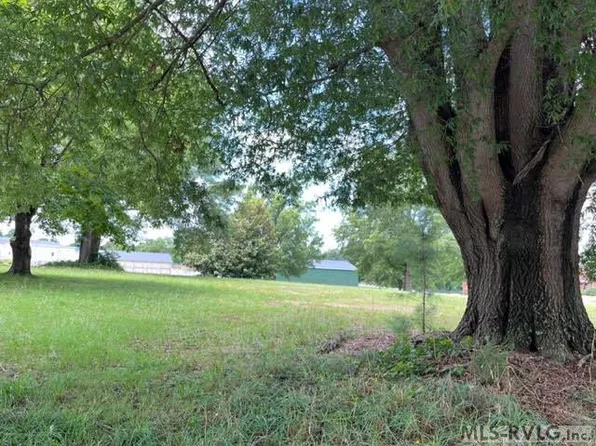 3 W Atlantic St, La Crosse, VA 23950