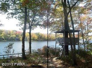 33 E Shore Dr, Hawley, PA 18428