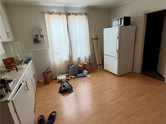 5th image of 95 Winter St