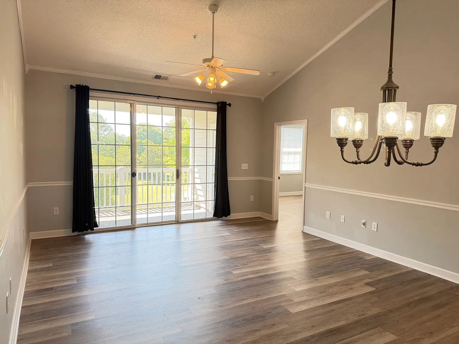 2 bed, 1050 sqft, $1,600 — Photo 2
