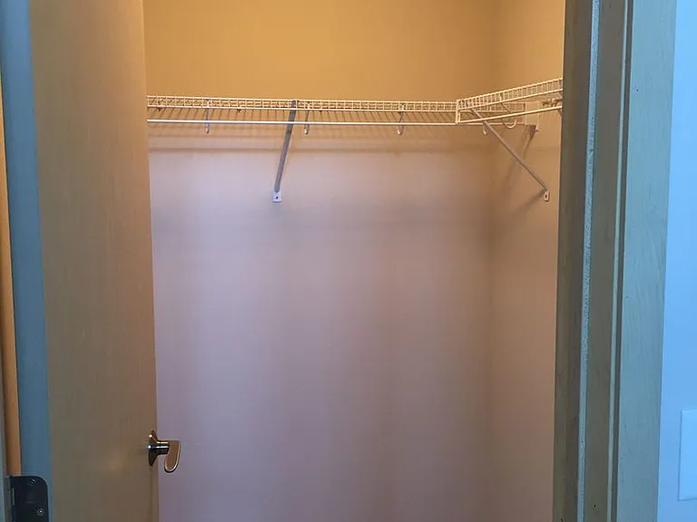 902 Drake St — Photo 114