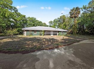 331 8th St SE, Naples, FL 34117