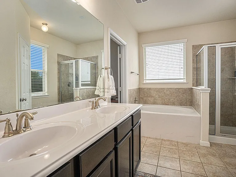 2449 Pamplona Ln — Photo 12