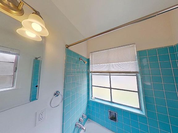5th image of 1711 De La Vina St Unit A