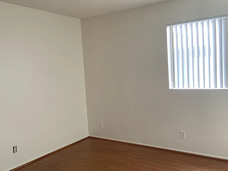 927 S Berendo St #7 — Photo 5