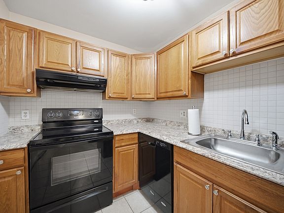 5th image of 3 Bridgeview Cir Unit 57