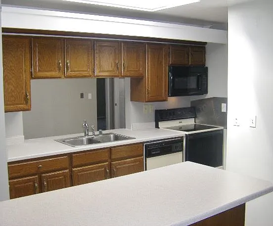 2231 Riviera St — Photo 10