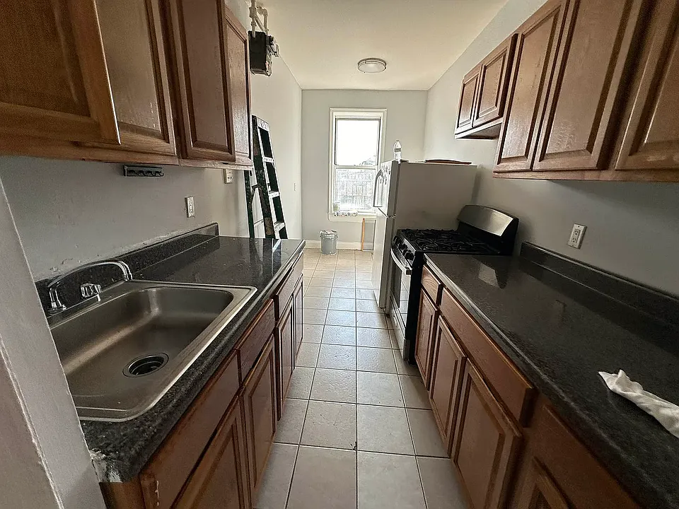 2330 Valentine Ave #4A