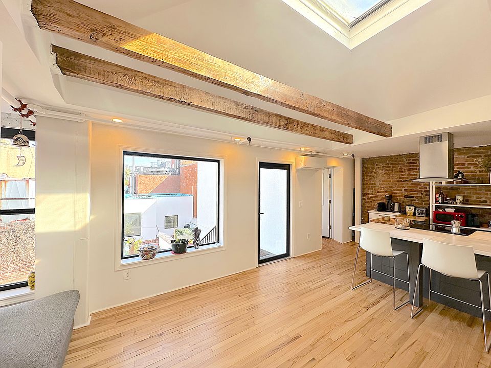 1st image of 155 Wythe Ave #3