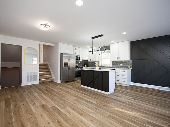 3rd image of 1005 W 103rd St