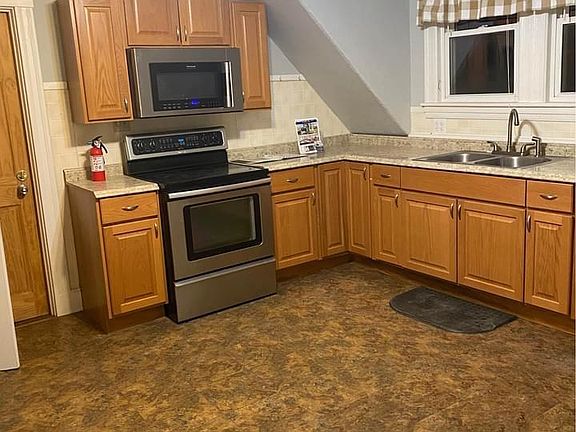 3rd image of 622 Salem St #2