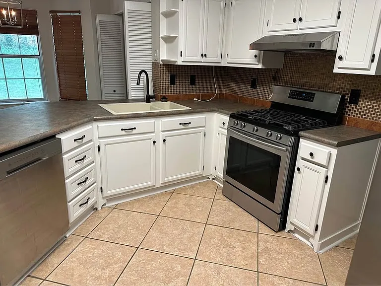 920 Lauren Kay Ct — Photo 2