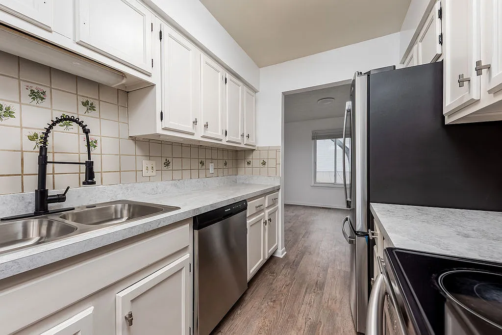 3 bed, 1193 sqft, $1,850 — Photo 4