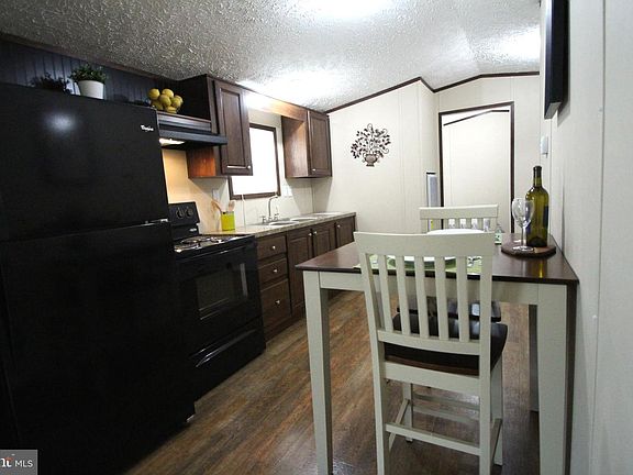 2nd image of 4 Del Haven Ct