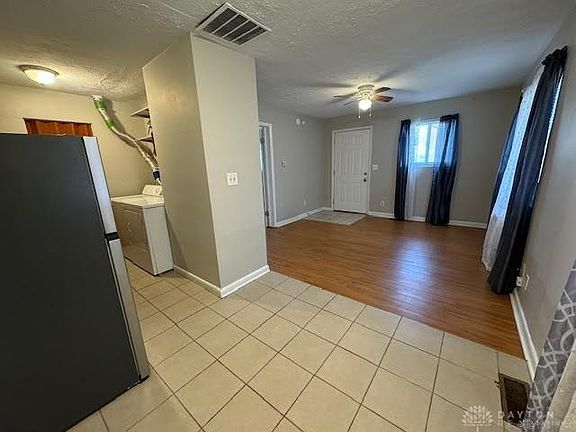4th image of 246 Oak St