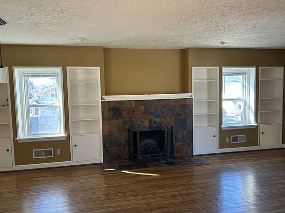 5th image of 221 S Division St