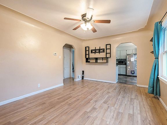 4th image of 536 Cloverdale Ave NW