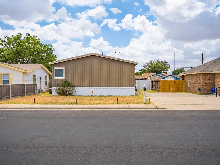 314 Dobbs Ave — Photo 1
