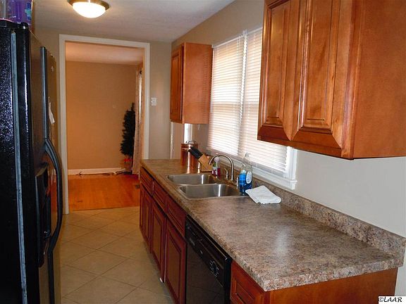3rd image of 830 N Highland Dr