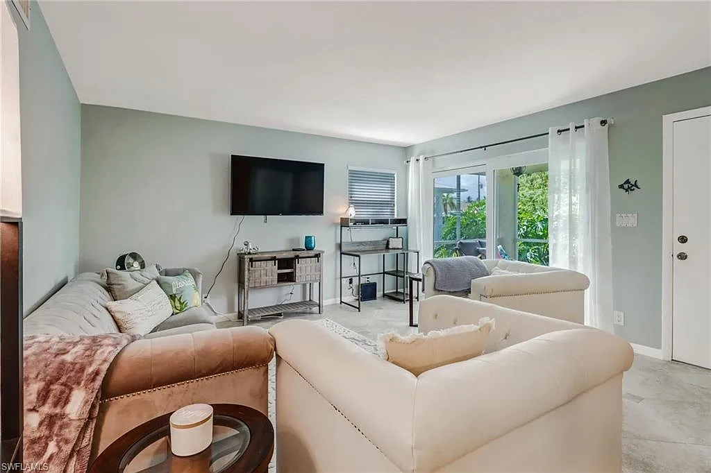 2 bed, 2.0 bath, 1022 sqft, $8,500 — Photo 4