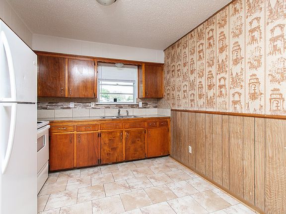 5th image of 314 Sunset Ln