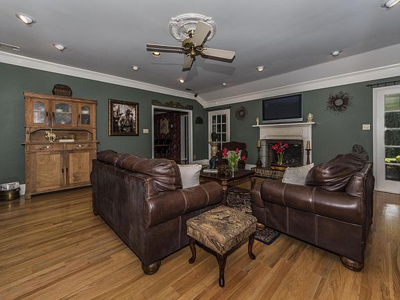 5th image of 3033 Live Oak St
