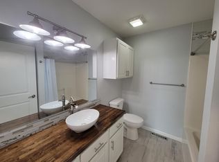 2258 Fairfax Dr #3, Pella, IA 50219