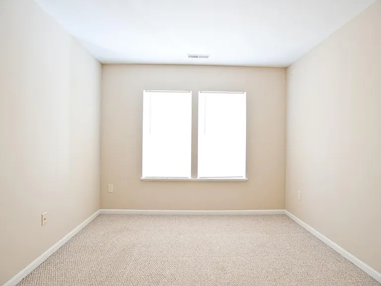 3255 N Oakland Ave #UPPER — Photo 13