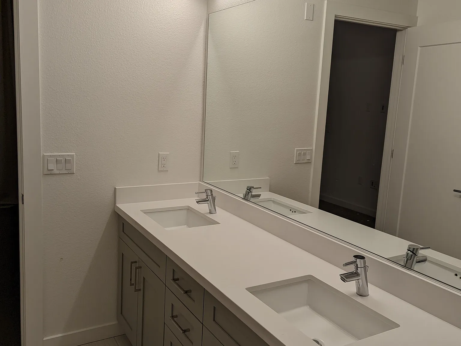 3 bed, 1350 sqft, $1,700 — Photo 2