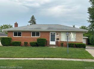33350 Brownlea Dr, Sterling Heights, MI 48312
