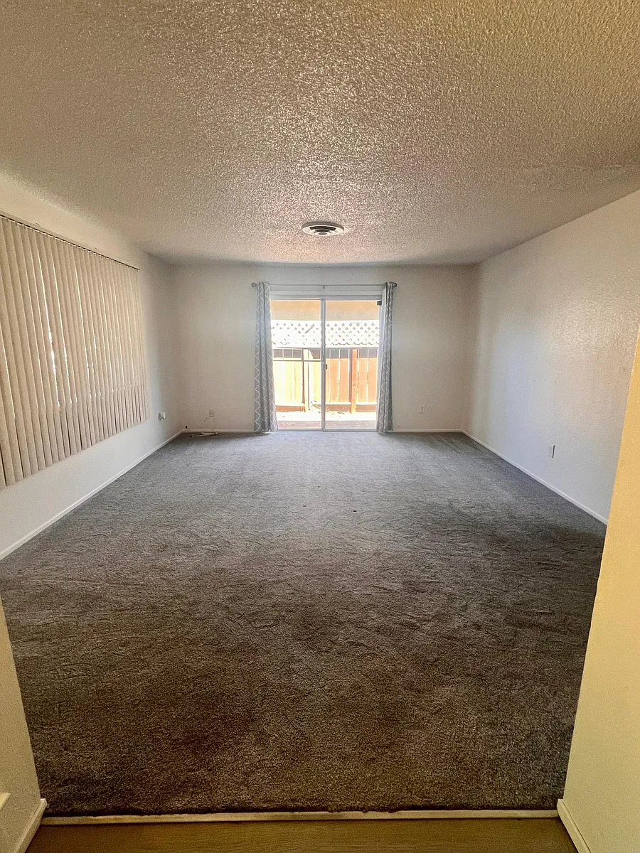Living room - 1800 Floyd Ave