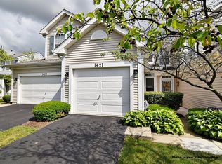 1421 Walnut Hill Ave, Saint Charles, IL 60174