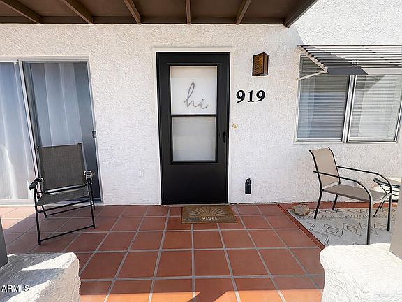 5th image of 919 E LANCASTER Circle