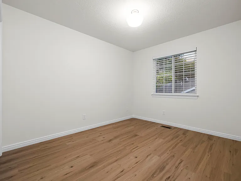 1025 S 810 E — Photo 17