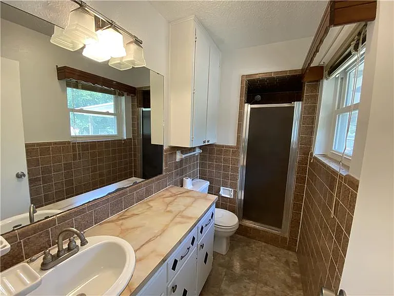 1122 Rhonda Lee St — Photo 18