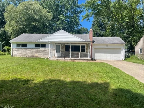 3364 Glen Oaks Dr, Youngstown, OH 44511