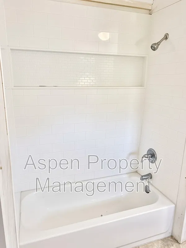 2 bed, 1.0 bath, $850 — Photo 3