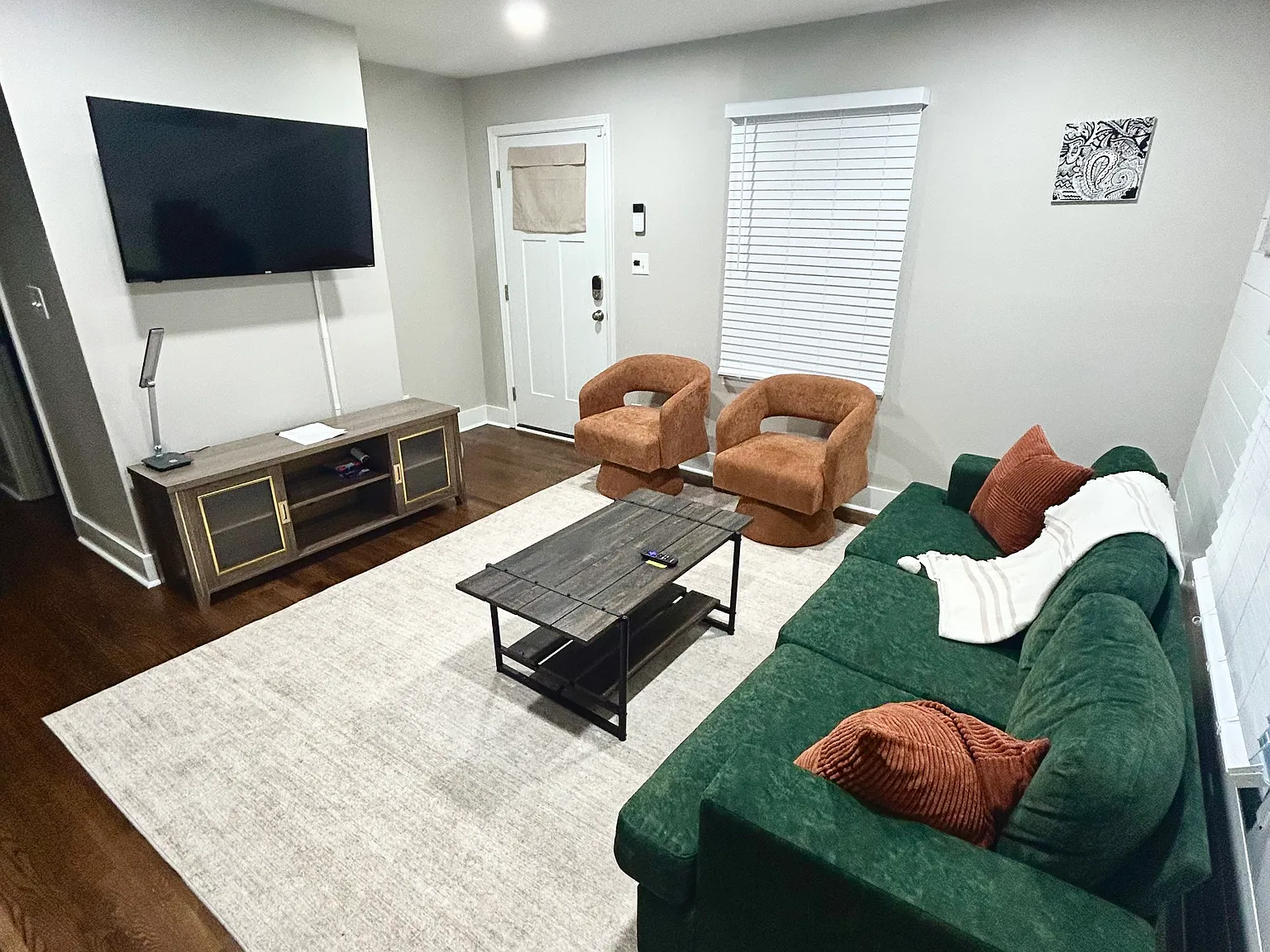 3 bed, 1025 sqft, $2,500 — Photo 2