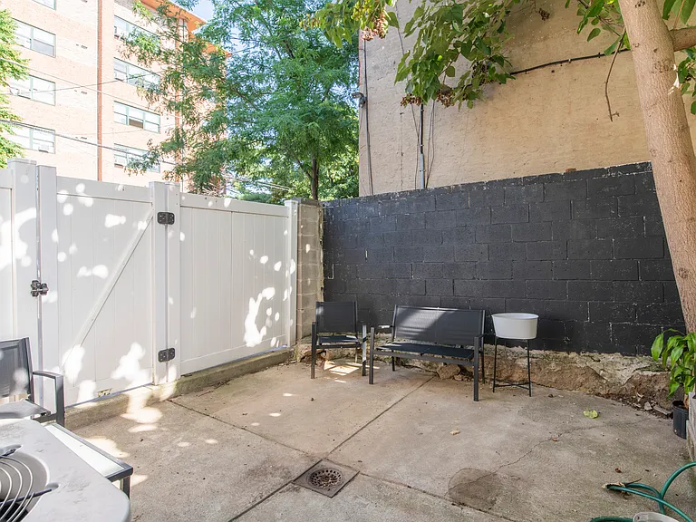 1643 Fitzwater St #A — Photo 29