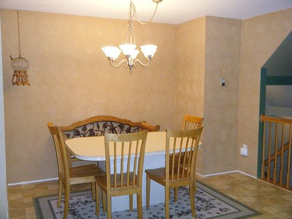 Eat-In Kitchen with Brand New Flooring (6/09)