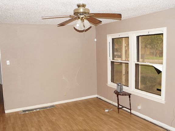 5th image of 211 Coney St