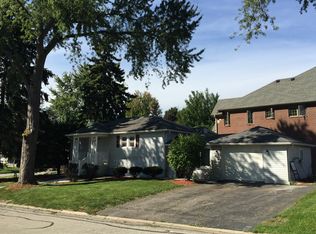 1002 N Main St, Naperville, IL 60563