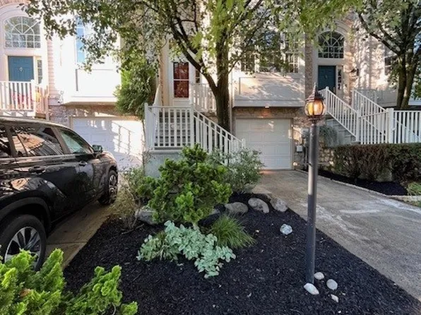 4043 Waterford Dr, Center Valley, PA 18034
