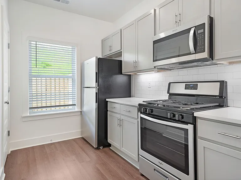 148 Huntley Dr — Photo 18