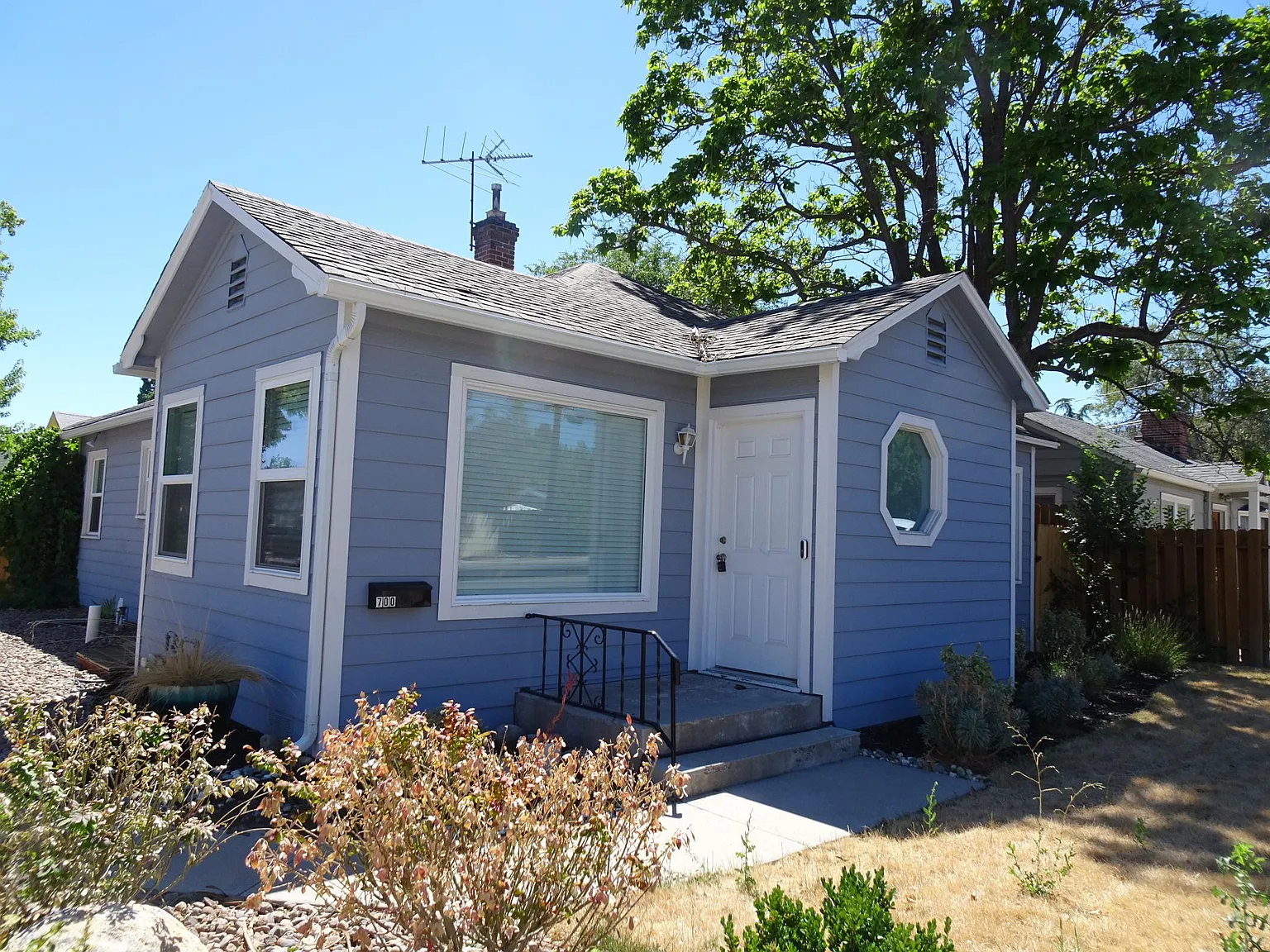 700 W Plumb Ln photo 1