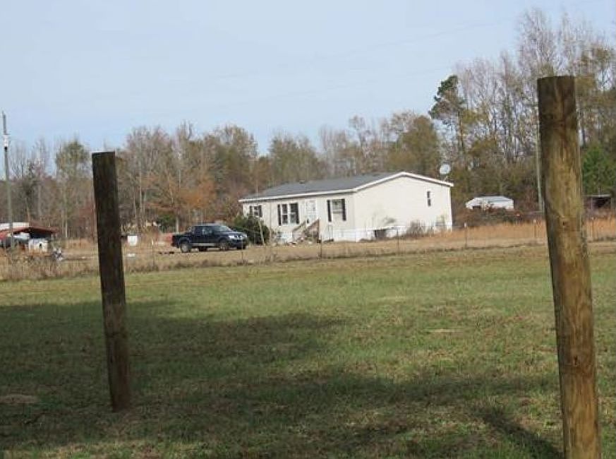 2nd image of 2267 Pompey Town Rd