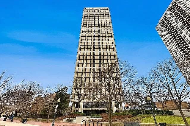 1st image of 1960 N Lincoln Park West Ave #905