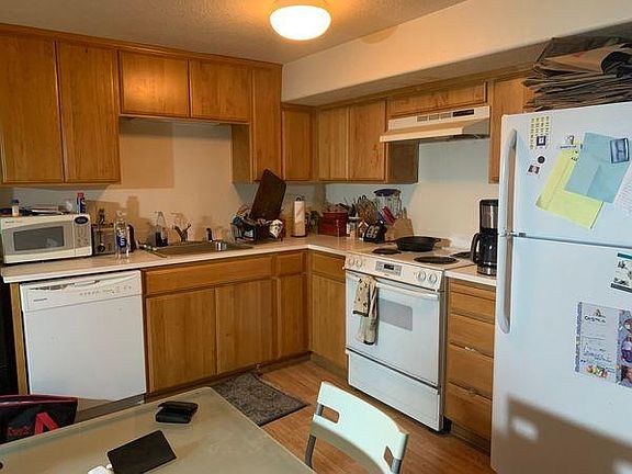 kitchen (previous tenant occupied)