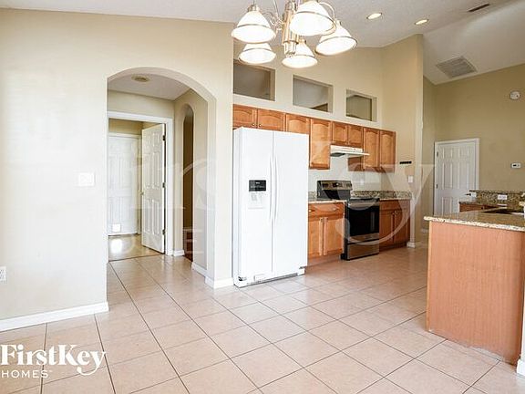 5th image of 2549 Arrow Pointe Dr